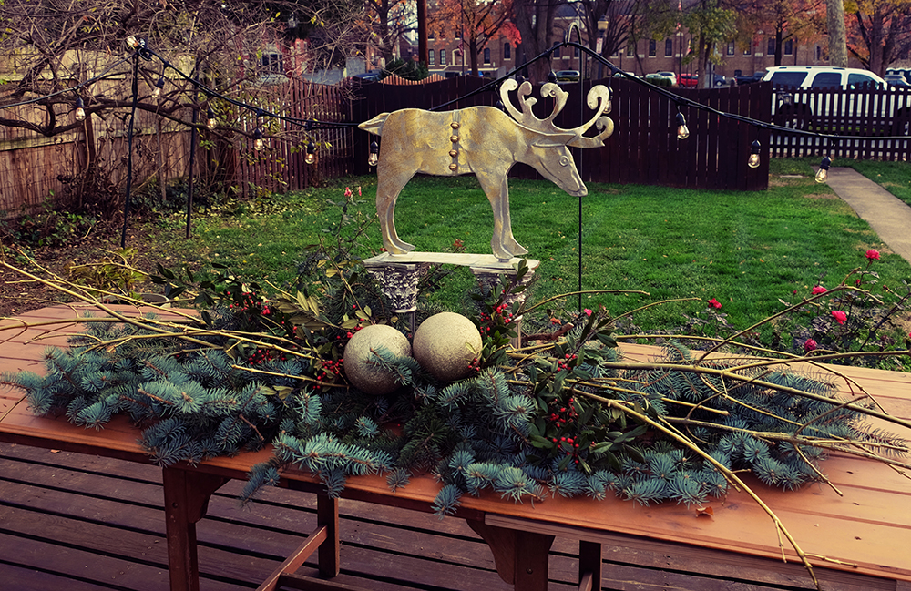 outdoor_holiday_table_decor