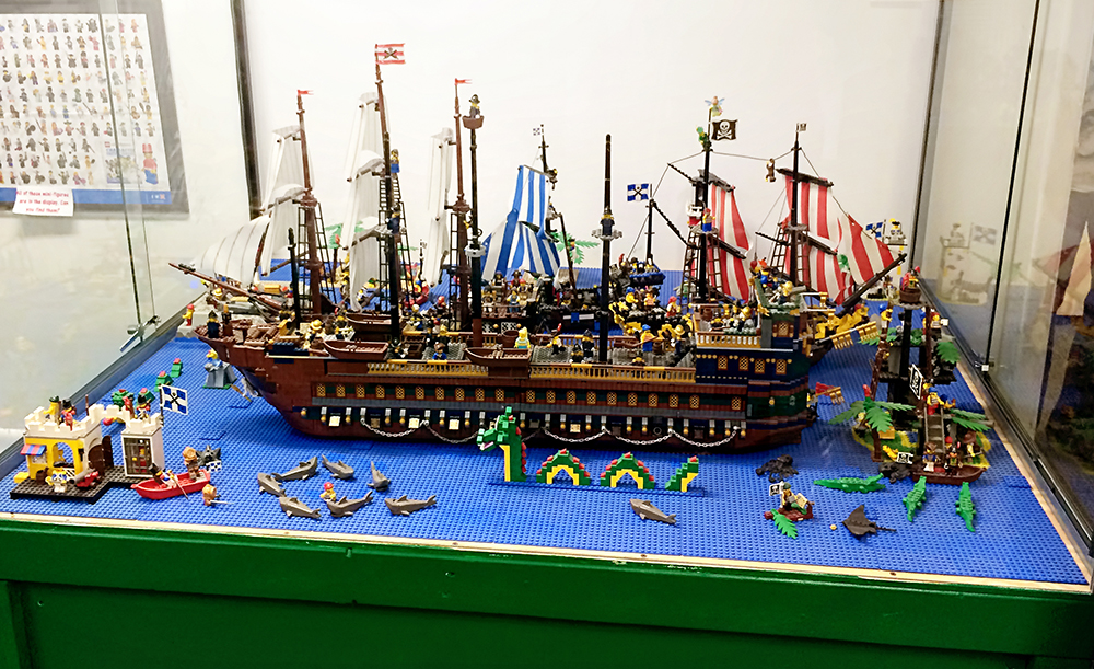 lego_pirate_boat